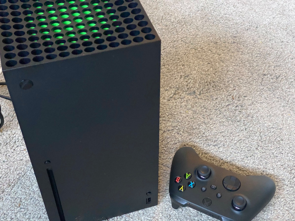The Xbox Series X sits on my carpet.