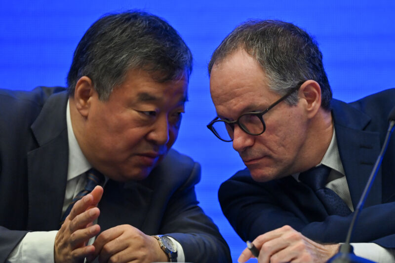 Peter Ben Embarek (R) talks with Liang Wannian (L) during a press conference following a visit by the international team of experts from the World Health Organization (WHO) in the city of Wuhan, in China's Hubei province on February 9, 2021.